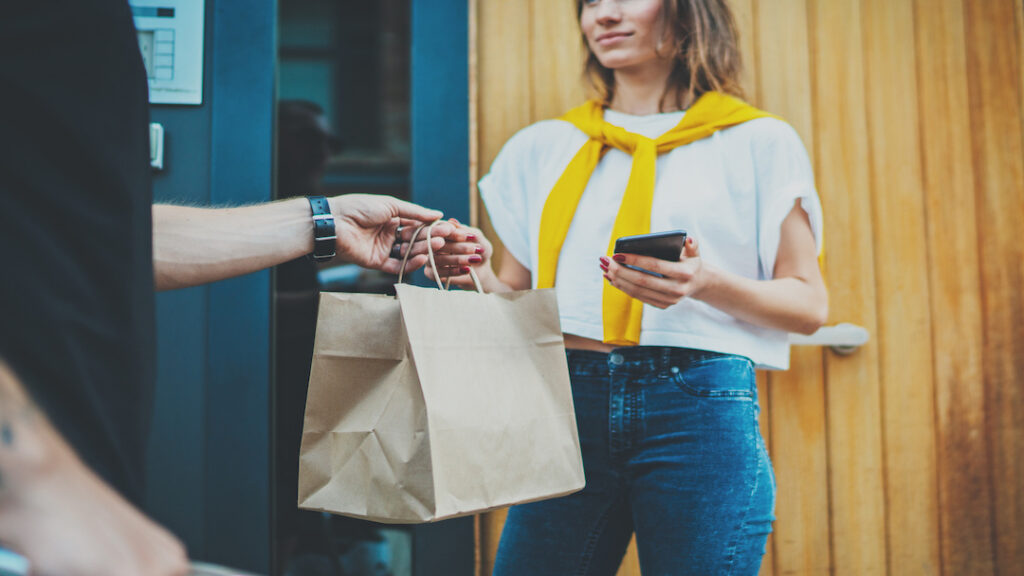 The Role of Express Courier Services in E-commerce Success